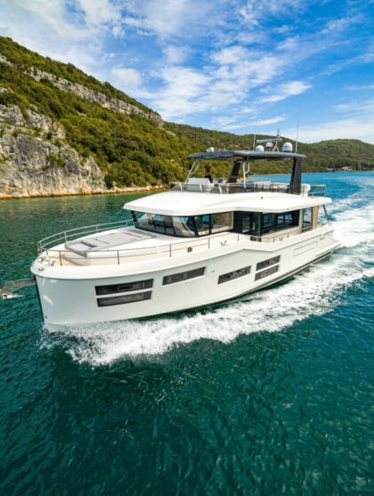 Beneteau grand trawler 62
